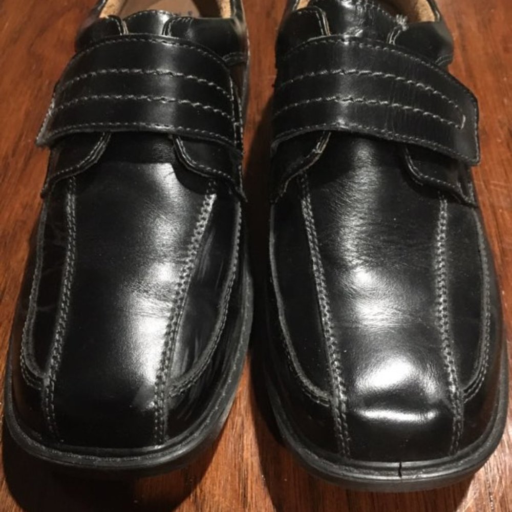 Boys Hush Puppies, size 5, like new